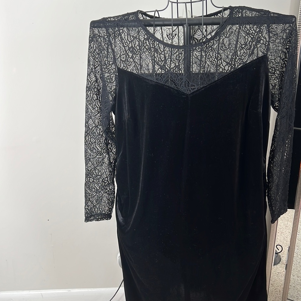 Nwt black velvet dress with lace sleeves